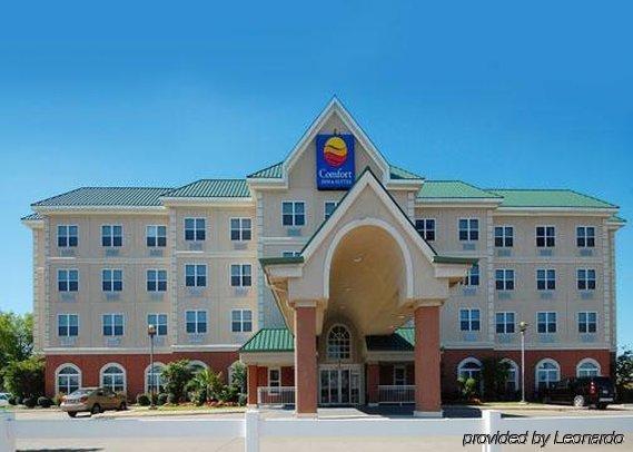 Quality Inn & Suites I-35 E-Walnut Hill Dallas Exterior photo