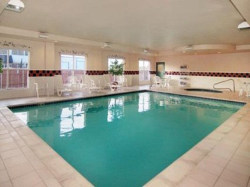 Quality Inn & Suites I-35 E-Walnut Hill Dallas Facilities photo